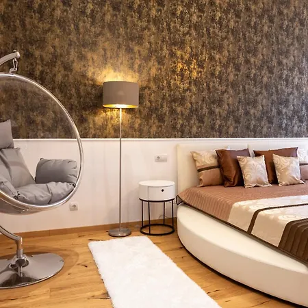 Oktogon Luxury شقة